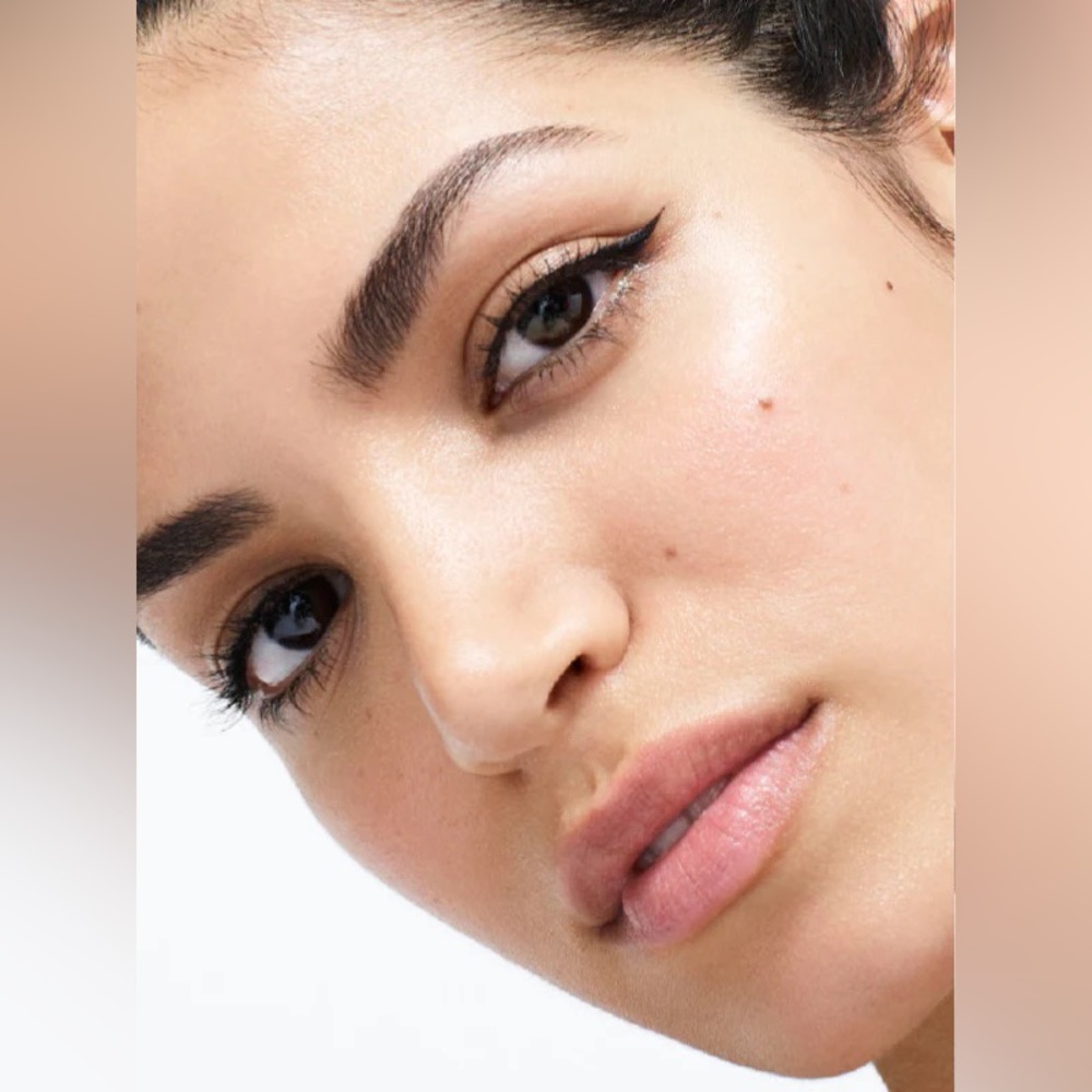 Glossier Pro Tip Liquid Eyeliner in Black (BNIB) - Picture 7 of 9